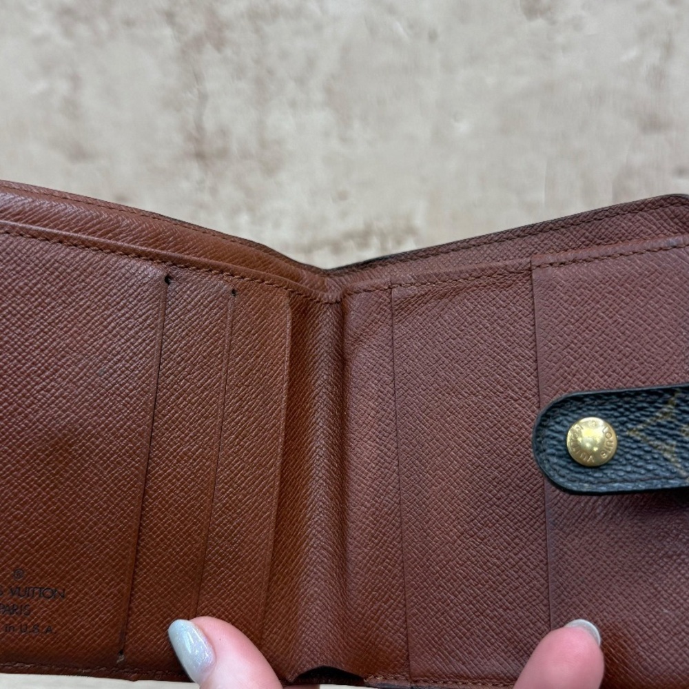 Louis SOLD ❤️Vuitton,❤️Compact zippered Brown Monogram Wallet
With COA , BOX - Picture 14 of 15